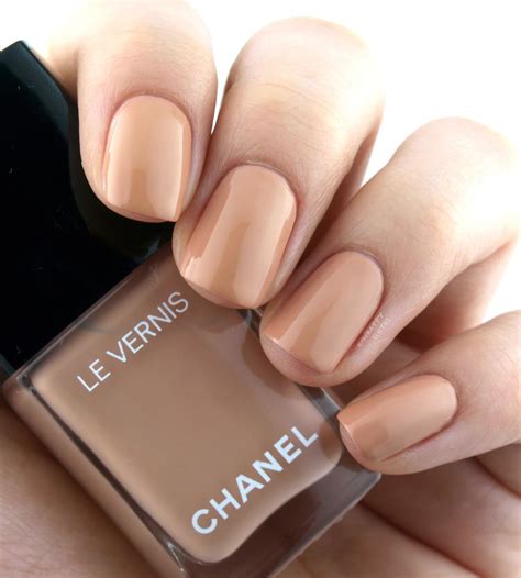 chanel 556 beige beige|Chanel Beige Beige (556) Le Vernis Nail Colour Product Info.